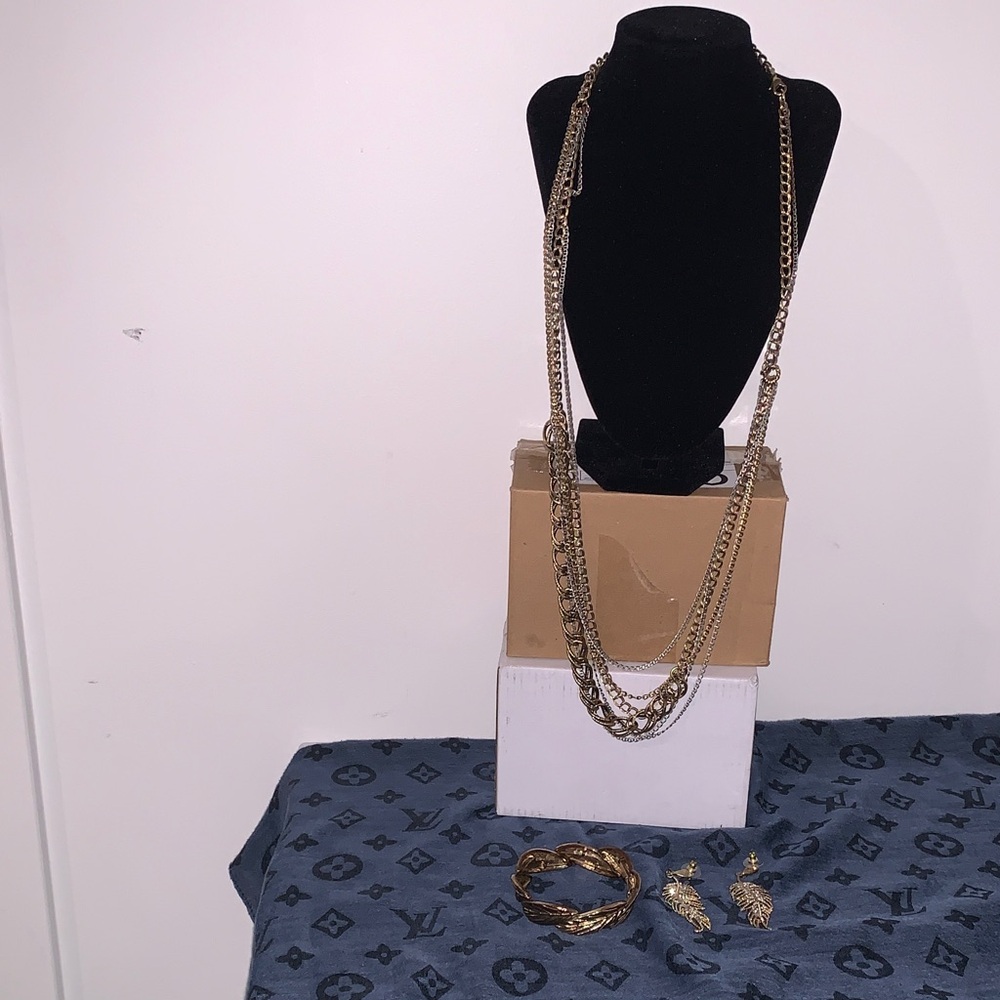 Gold Tone Chain Necklace, Leaf Earrings and Stretchy Leaf Bracelet Set
